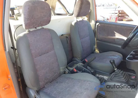 2000 Chevrolet Tracker из США, поврежденный, VIN 2CNBJ1863Y6920157